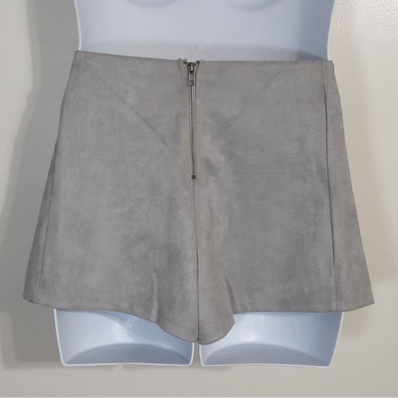 READ LF Seek the Label Gray Faux Suede Skort/Mini Skirt Medium NWT - Picture 10 of 10